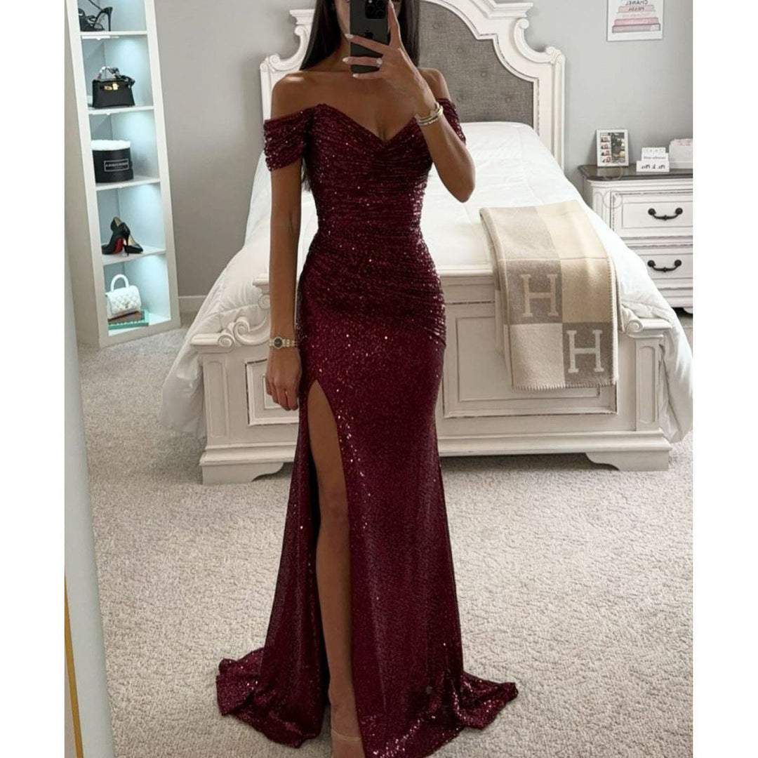 Robe de soirée femme à paillettes, coupe longue élégante, épaules dénudées. Parfaite pour gala ou mariage.
