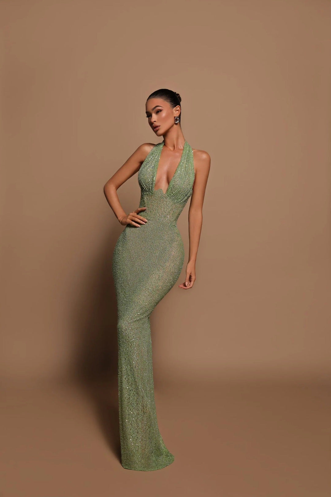 Robe de soirée moulante verte scintillante pour femme, parfaite pour une mode féminine élégante.