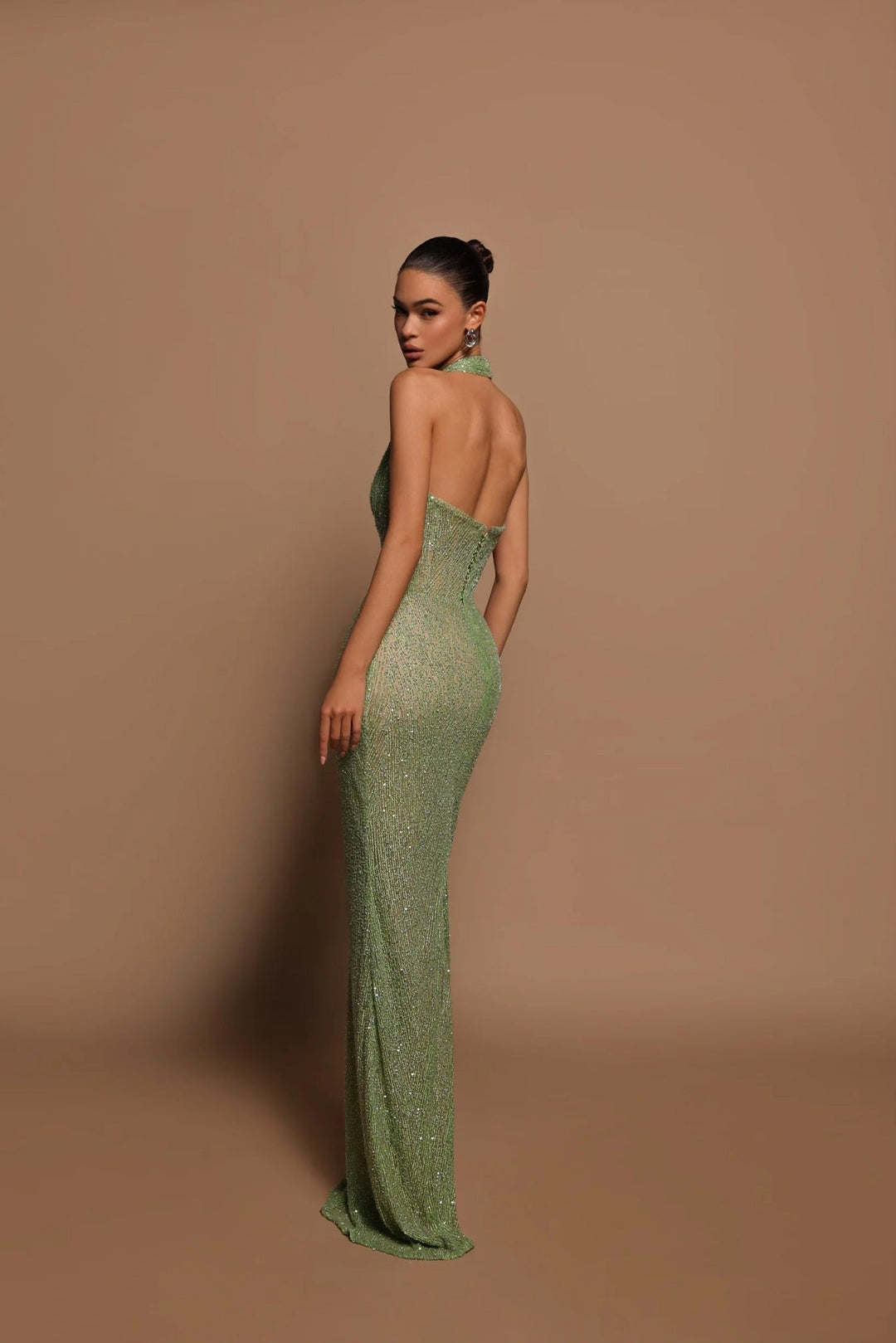 Magnifique robe femme verte moulante, idéale pour une soirée chic ou occasion spéciale.