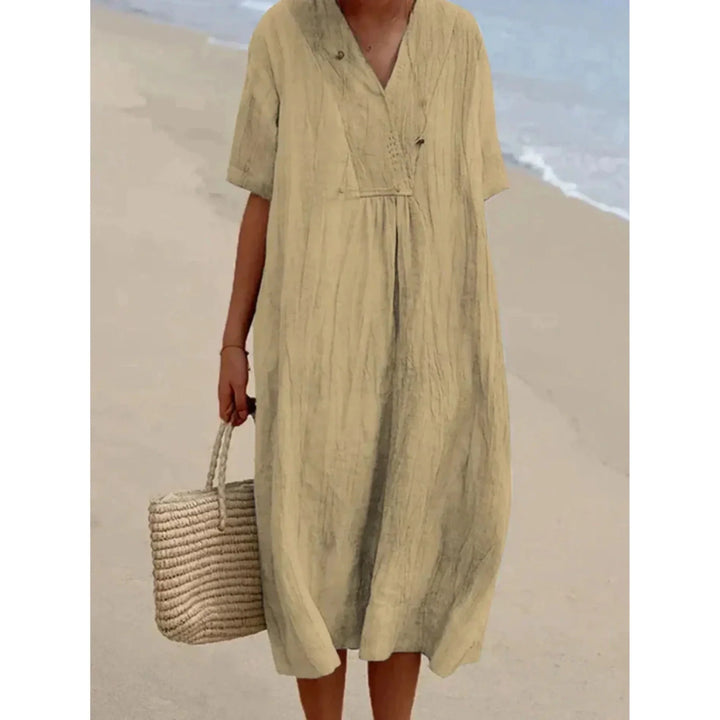 Robe d'été pour femme, alliant élégance et confort, style fluide et décontracté, idéale pour la détente.