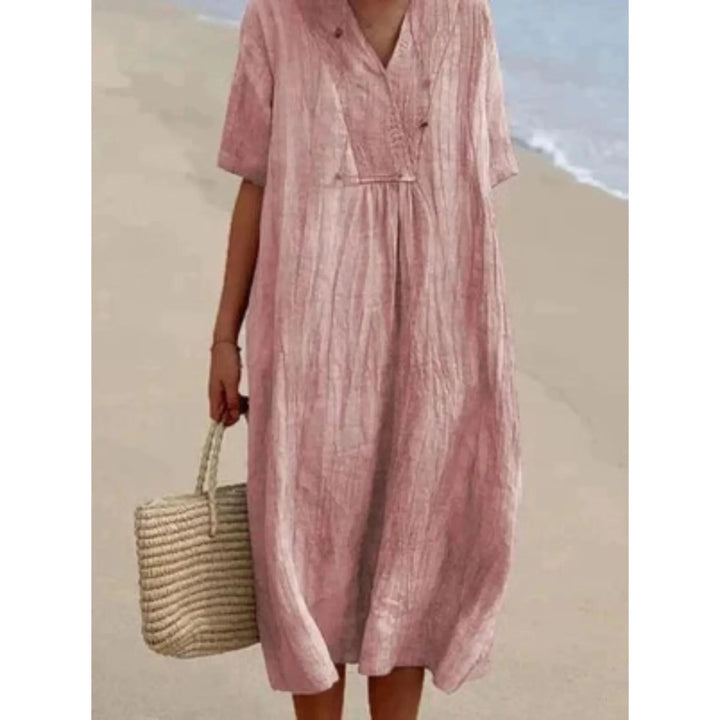 Robe fluide élégante pour femme, parfaite pour la détente ou les sorties estivales, alliant confort et style décontracté.