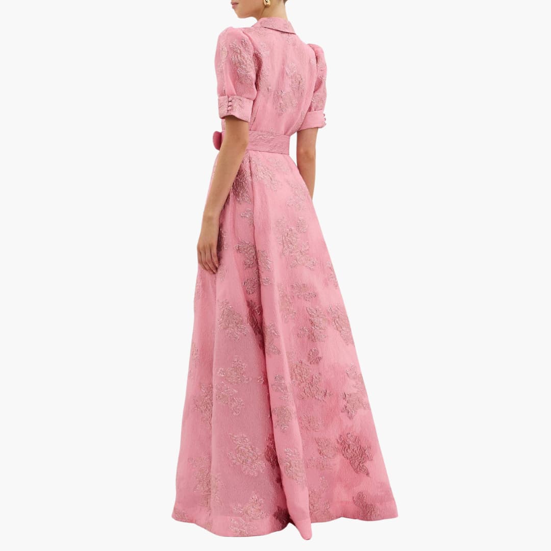 Sublime robe florale élégante femme, design chic mode féminine, dotée d'une ceinture ajustable.