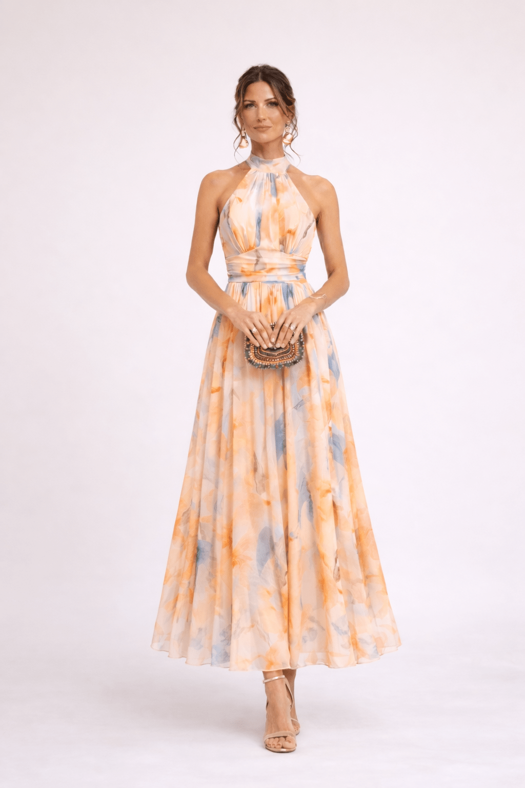 Robe midi halter imprimée femme, élégante et fluide, idéale pour l'été et les vacances.