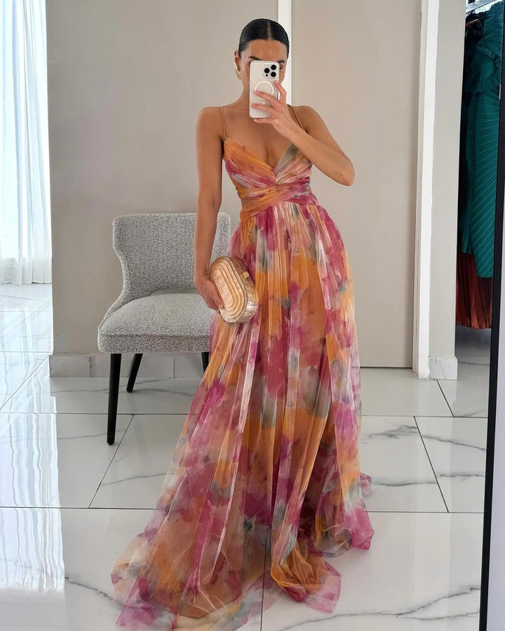 Robe longue élégante à bretelles pour femme, parfaite pour l'été chic ou décontracté.