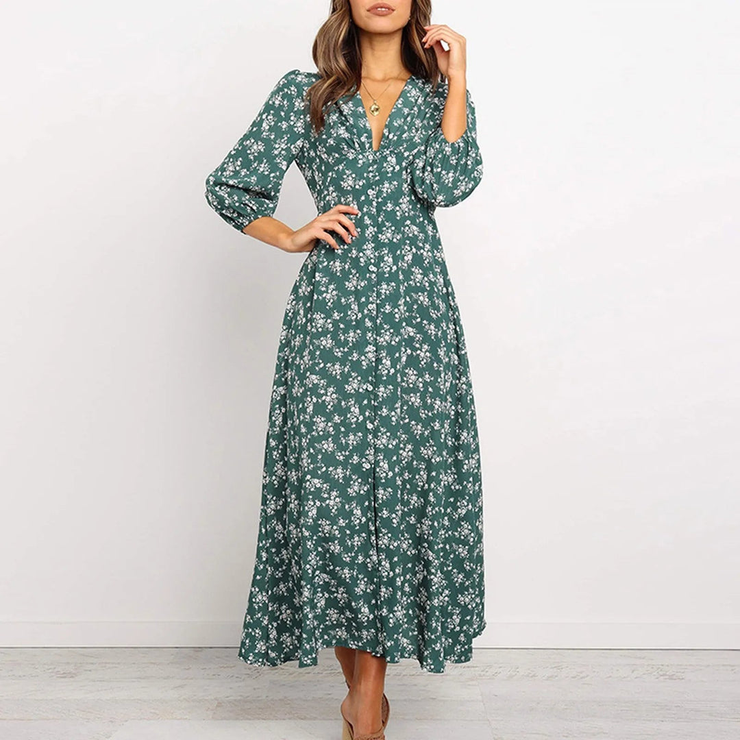 Robe longue fluide et fleurie pour femme, alliant confort décontracté et élégance chic pour jour et soir.