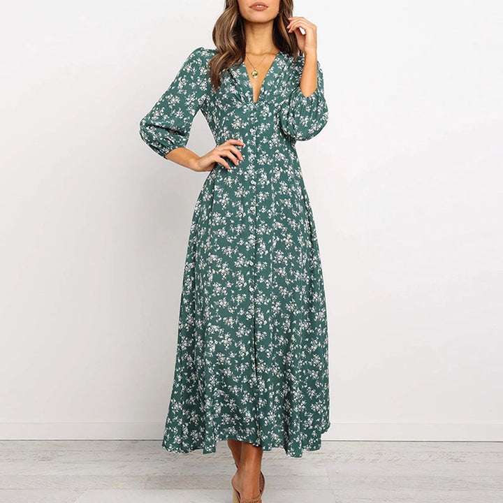 Robe longue fluide et fleurie pour femme, alliant confort décontracté et élégance chic pour jour et soir.