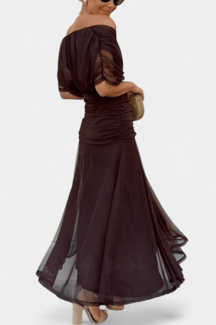 Robe fleurie longue femme, style chic et moderne, pour toute occasion printanière.