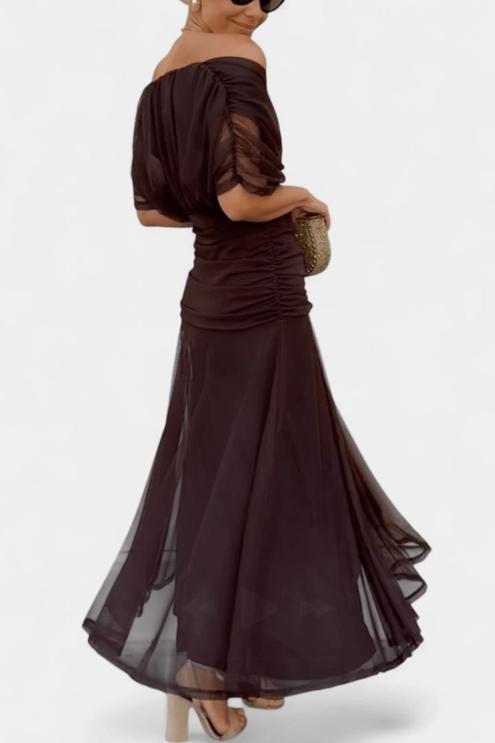 Robe fleurie longue femme, style chic et moderne, pour toute occasion printanière.
