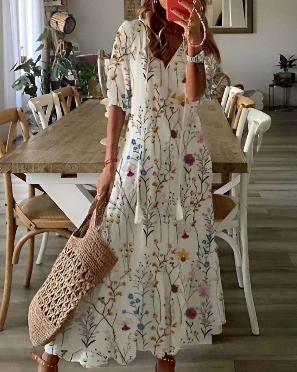 Robe longue femme fleurie à col V, manches 3/4. Mode d'été décontractée et confortable. Idéale pour un style estival.
