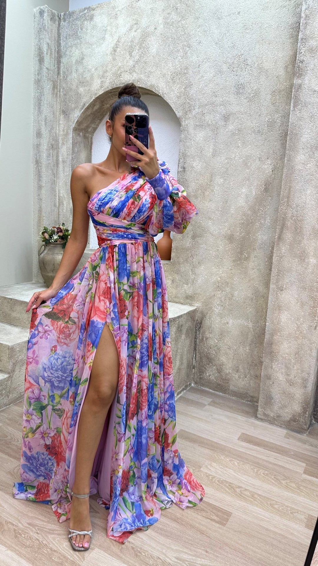 Robe longue femme à imprimé floral, coupe une épaule, idéale pour soirée, mariage, ou événement spécial.