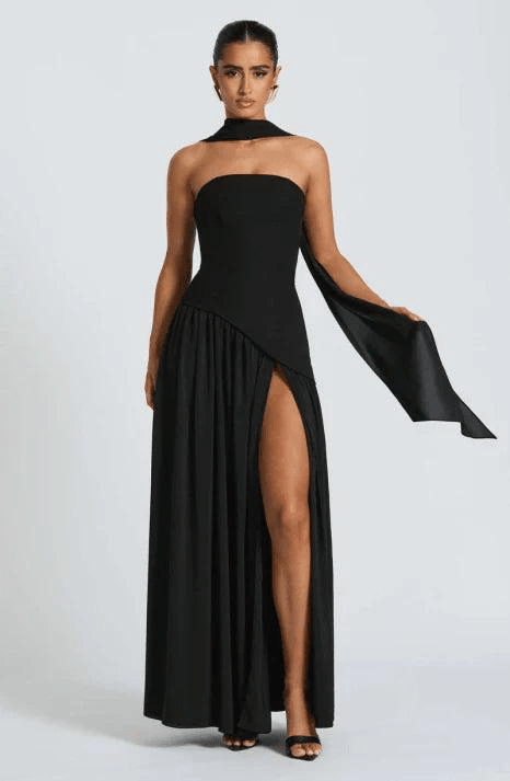 Robe de soirée femme longue et élégante, coupe asymétrique sans bretelles, parfaite pour un look sophistiqué.