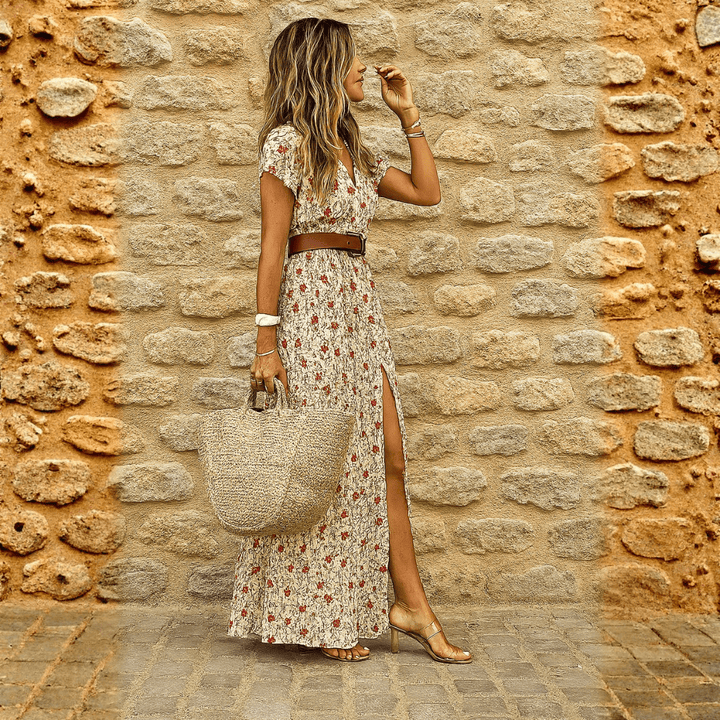 Robe longue bohème fleurie pour femmes, style midi élégant avec ceinture. Parfaite pour l'été décontracté.