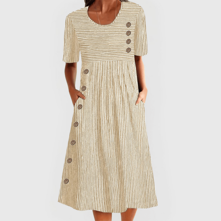 Confortable robe longue boutonnée pour femme, idéale pour une tenue décontractée chic au quotidien, poches incluses.