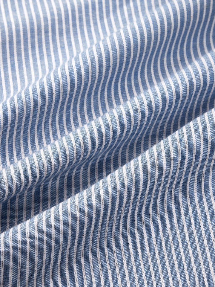 Robe longue d'été boutonnée femme, style décontracté et moderne, avec poches fonctionnelles pour un confort optimal.