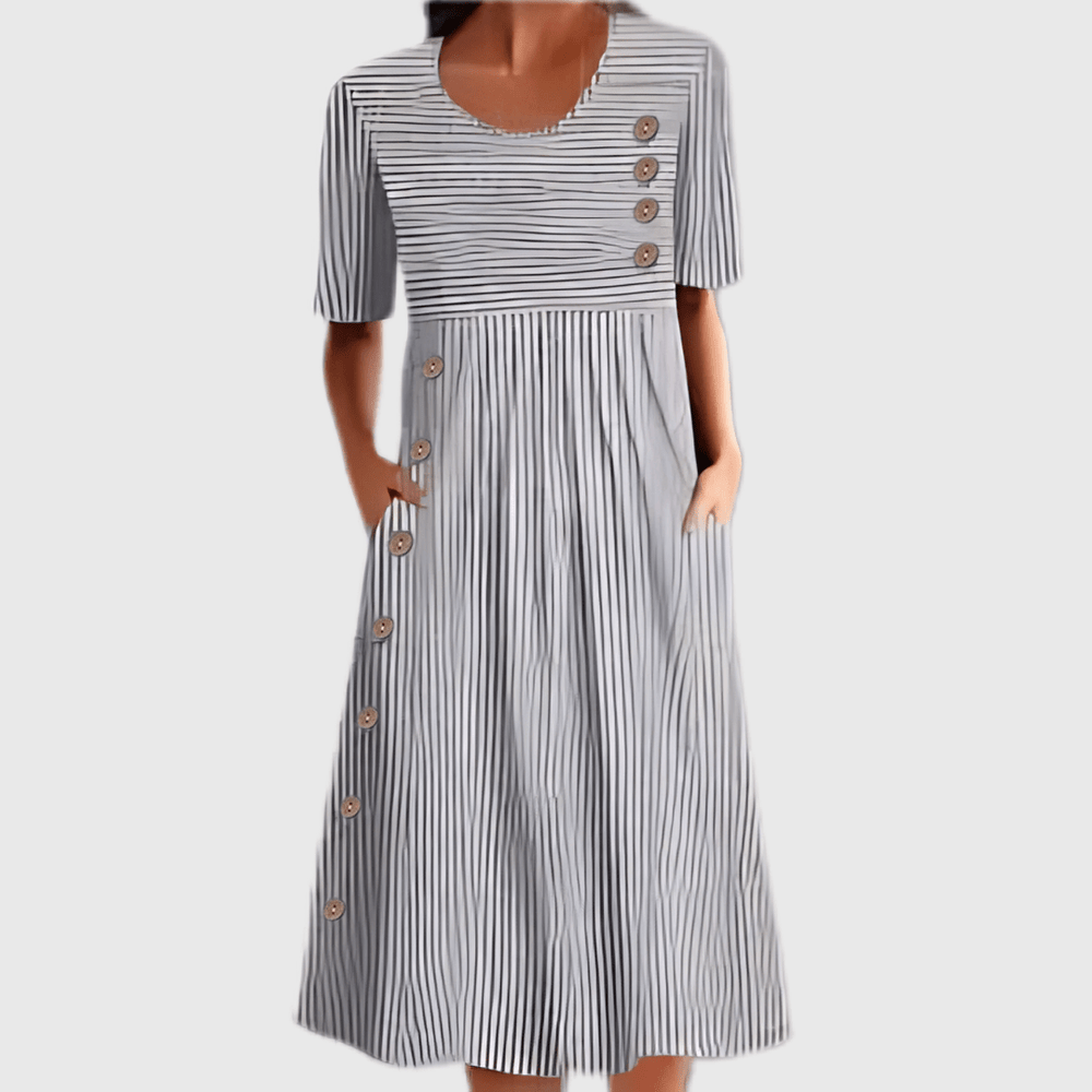 Élégante robe longue d'été boutonnée pour femme, coupe décontractée et chic avec poches pratiques.