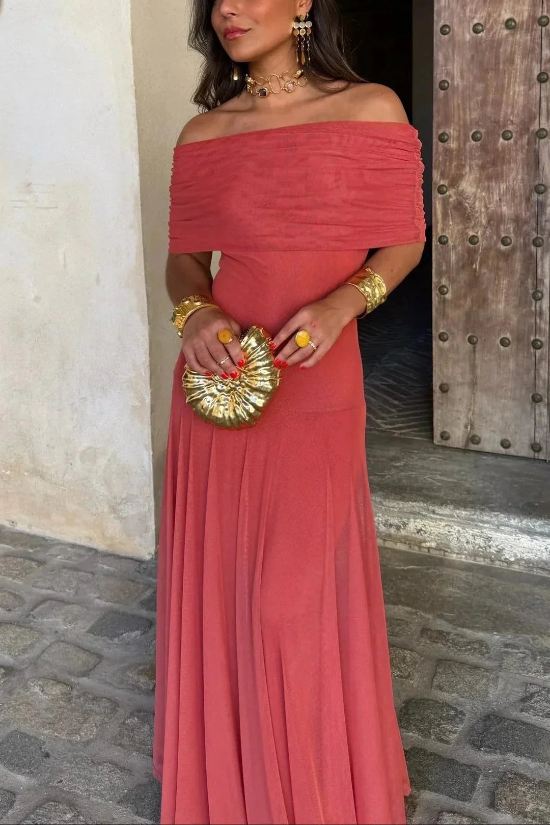 Robe femme longue asymétrique, drapée et fluide, style élégant pour soirée ou été.