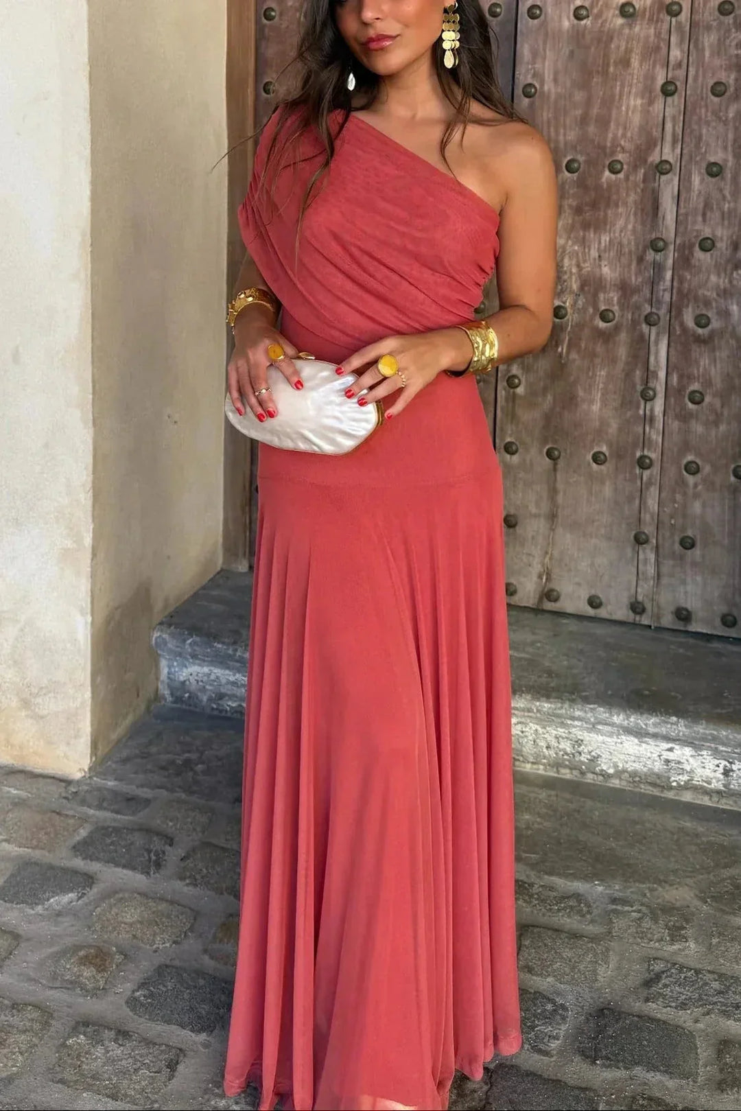 Robe longue fluide d'été femme, drapée asymétrique, idéale pour soirées et événements chic.