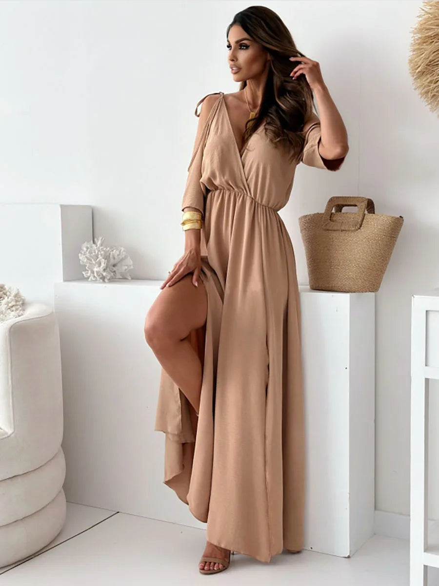 Robe de soirée longue et fluide pour femme, design élégant à épaules dénudées. Idéale pour une tenue chic.