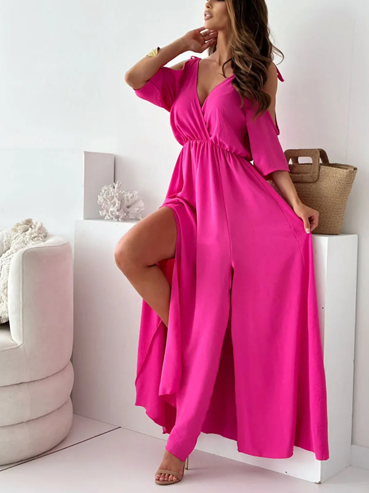 Robe longue décontractée mais chic pour femme, avec jolies épaules dénudées. Style fluide et moderne.