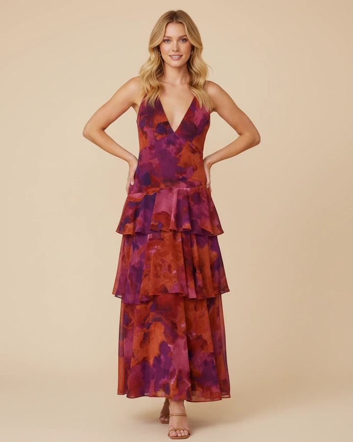 Magnifique robe femme fleurie avec volants délicats, coupe longue élégante, parfaite pour un look féminin d'été.