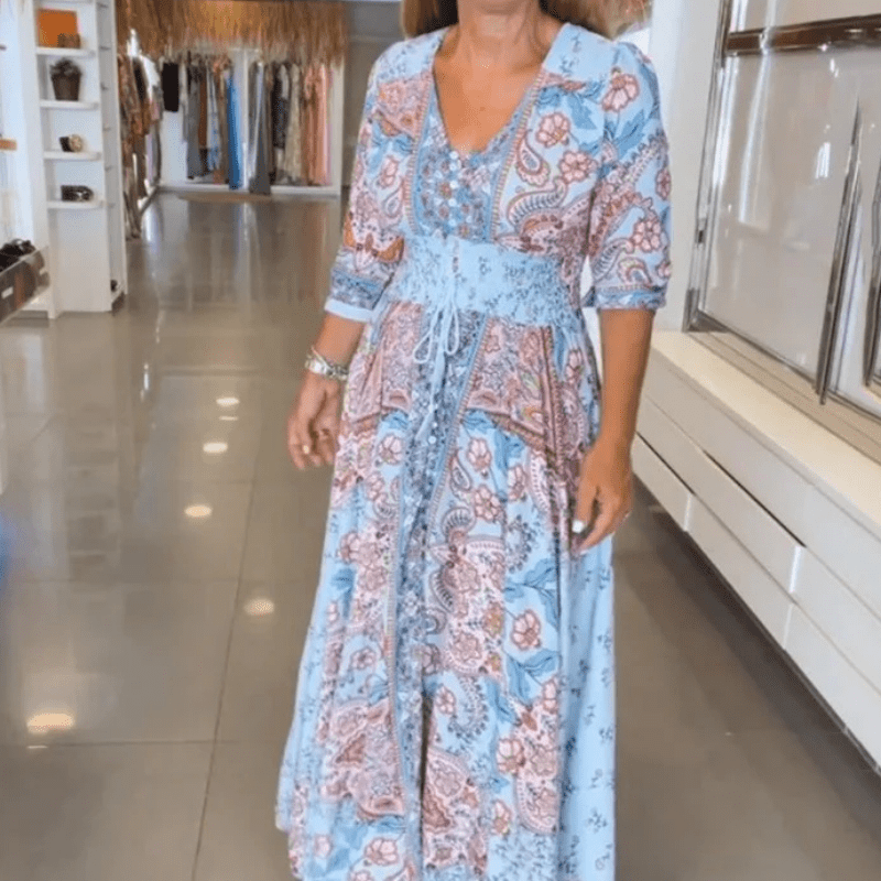 Robe été femme fluide et imprimée, avec détail cordon pour un ajustement parfait.
