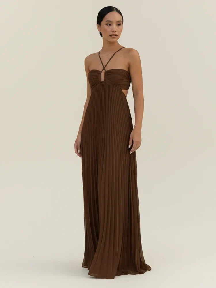 Robe longue plissée femme élégante, encolure américaine et dos nu. Idéale soirée, gala, mariage.