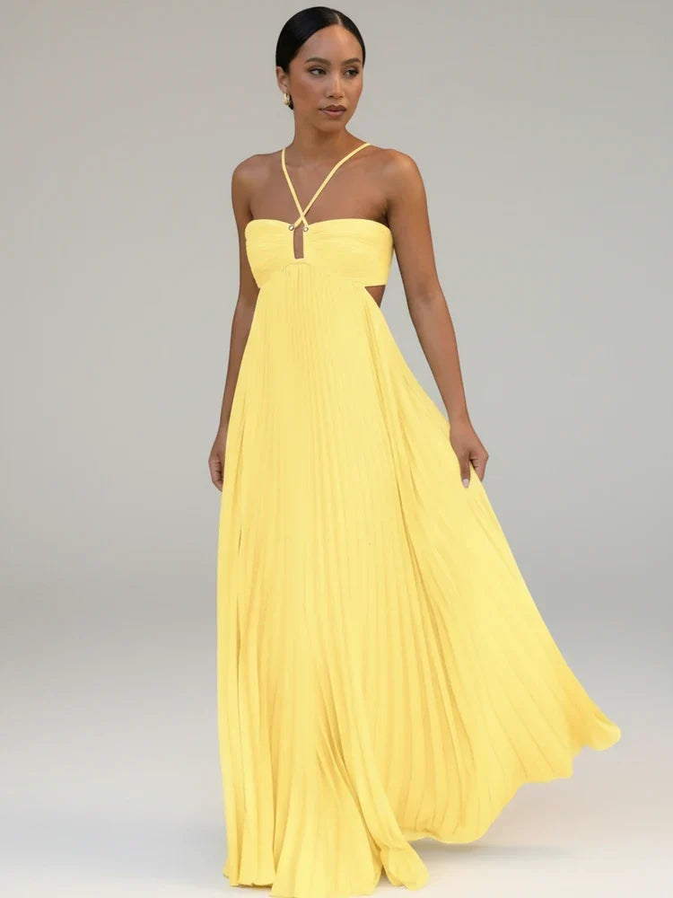 Maxi robe plissée évasée femme, coupe A-line, idéale pour tenue décontractée chic ou soirée d'été.