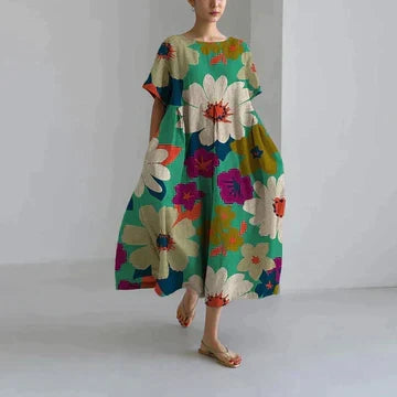 Superbe robe florale pour femmes, look d'été décontracté mais chic, tendance et confortable.