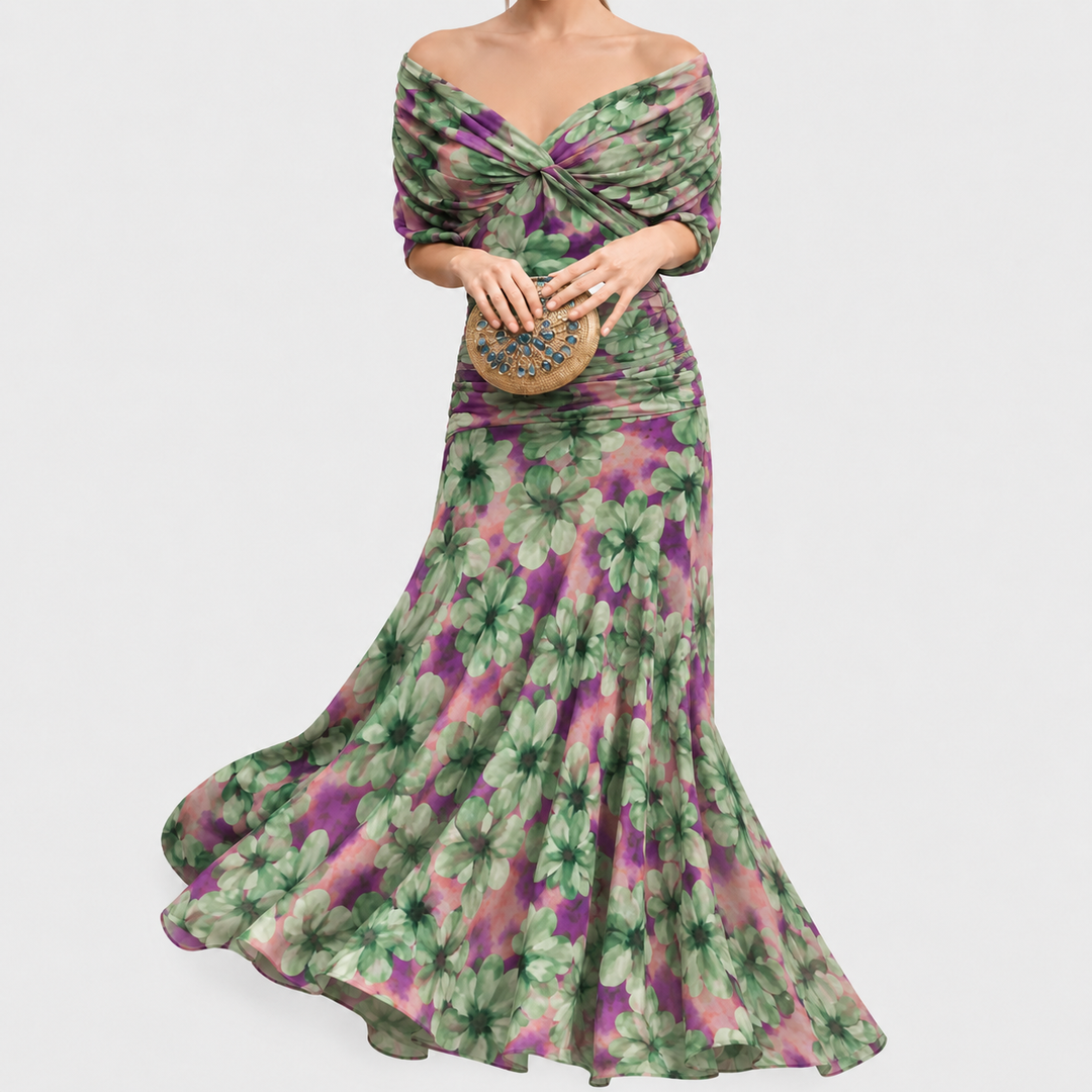 Robe longue rouge élégante, fluide, col V froncé. Épaules dénudées. Parfaite pour un bal.