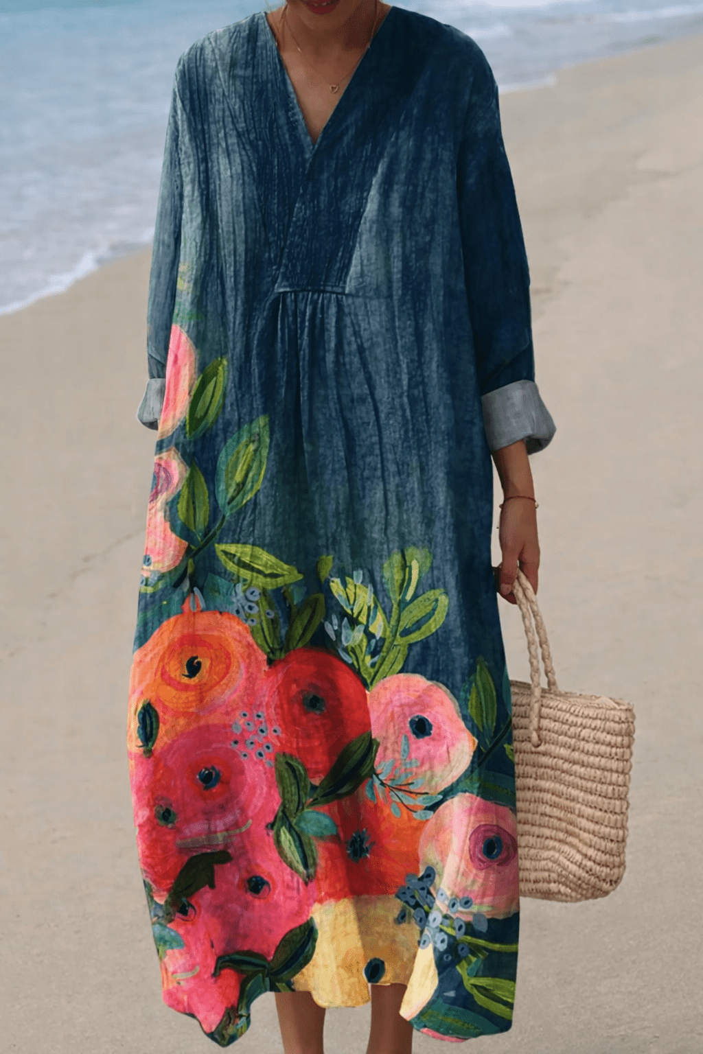 Robe longue fluide femme à imprimé floral multicolore, style bohème chic avec col V et manches longues. Tenue été.