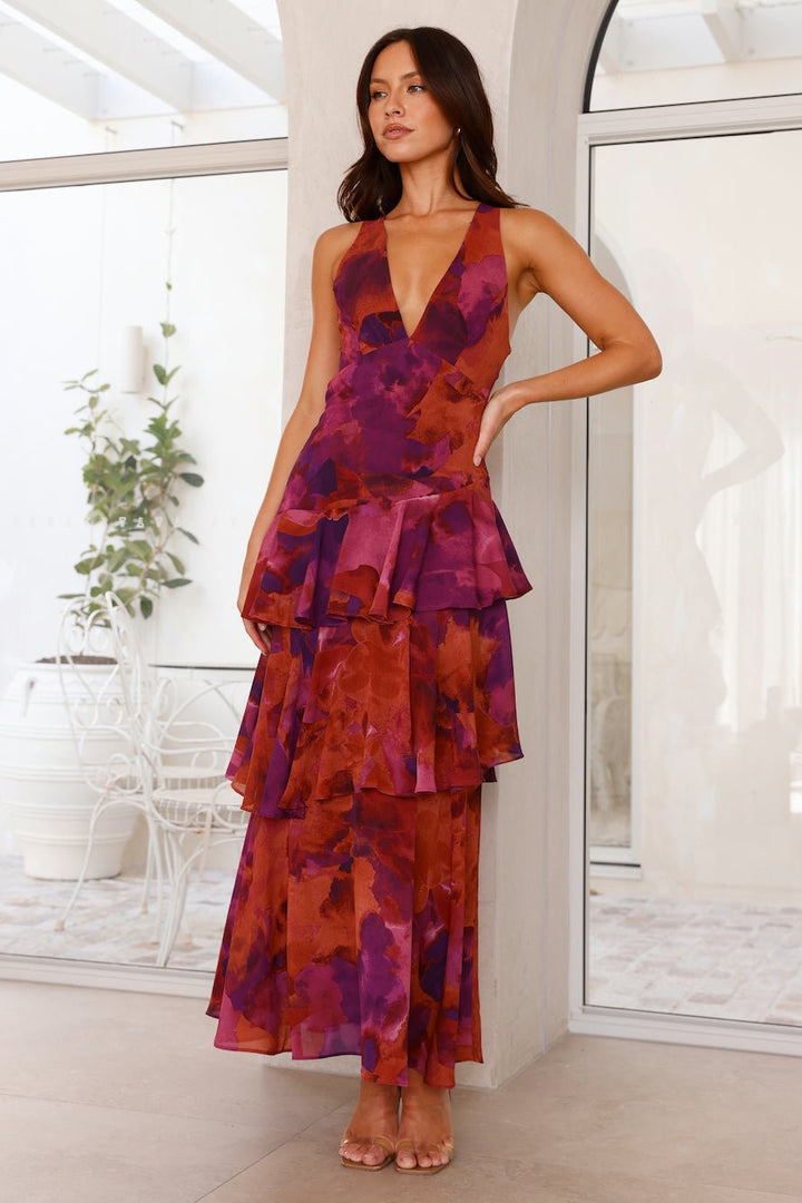 Élégante robe maxi fluide à volants pour femme, tenue parfaite pour la saison estivale.
