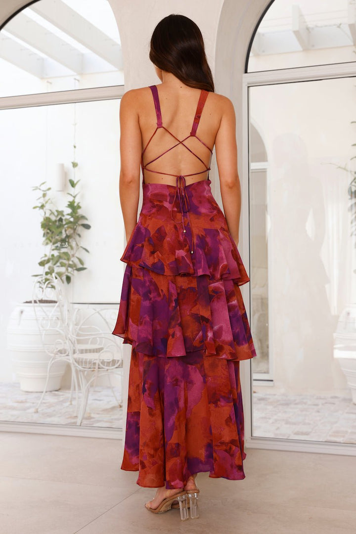 Vêtement d'été femme: robe maxi fluide avec décolleté V et volants tendance.
