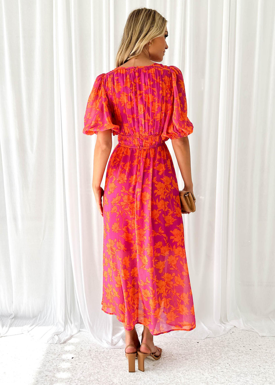 Robe maxi femme, imprimé fleuri, col V, manches bouffantes et taille froncée. Look chic printemps-été.