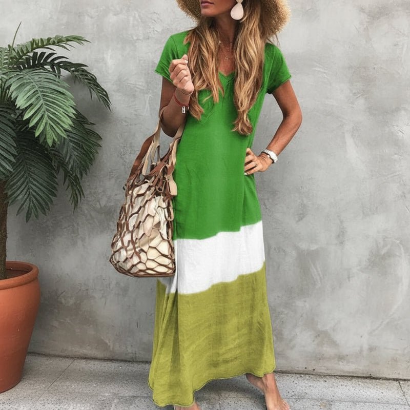 Vêtement d'été femme, robe maxi décontractée multicolore à motifs, style bohème confortable et chic.