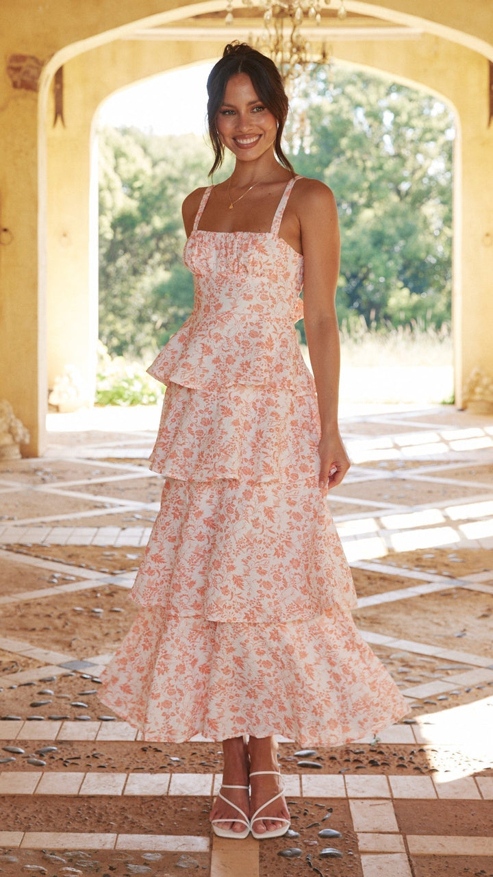Robe midi fluide femme, bretelles fines, imprimé floral pêche. Idéale pour une journée d'été.