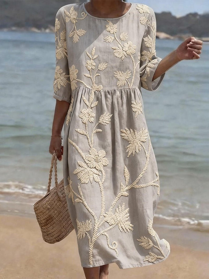 Robe midi fleurie brodée femme élégante, confortable pour le quotidien. Idéale pour un look chic et décontracté.