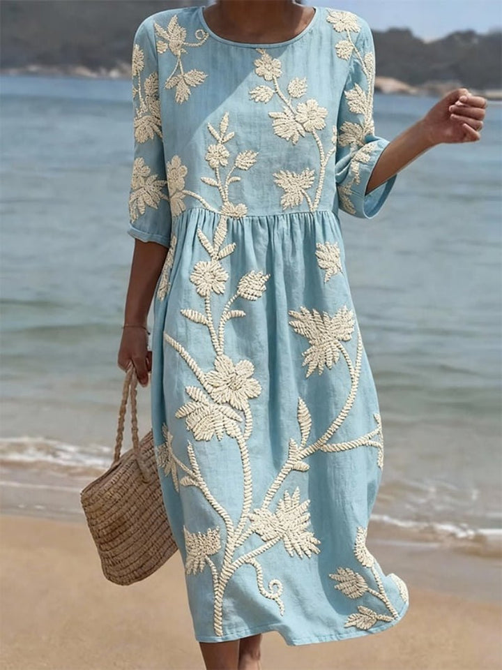 Robe midi brodée fleurie pour femme, coupe élégante et confortable, idéale pour le quotidien ou un événement chic.