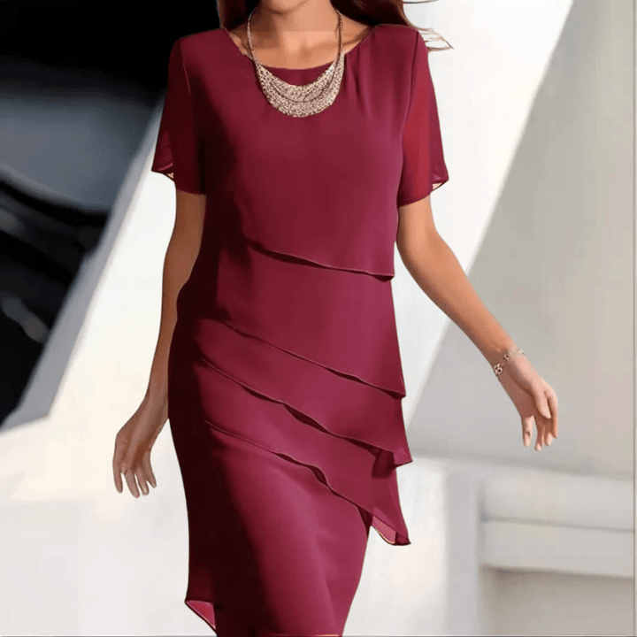 Robe midi casual élégante pour femme, coupe trapèze fluide, parfaite pour une tenue quotidienne confortable.