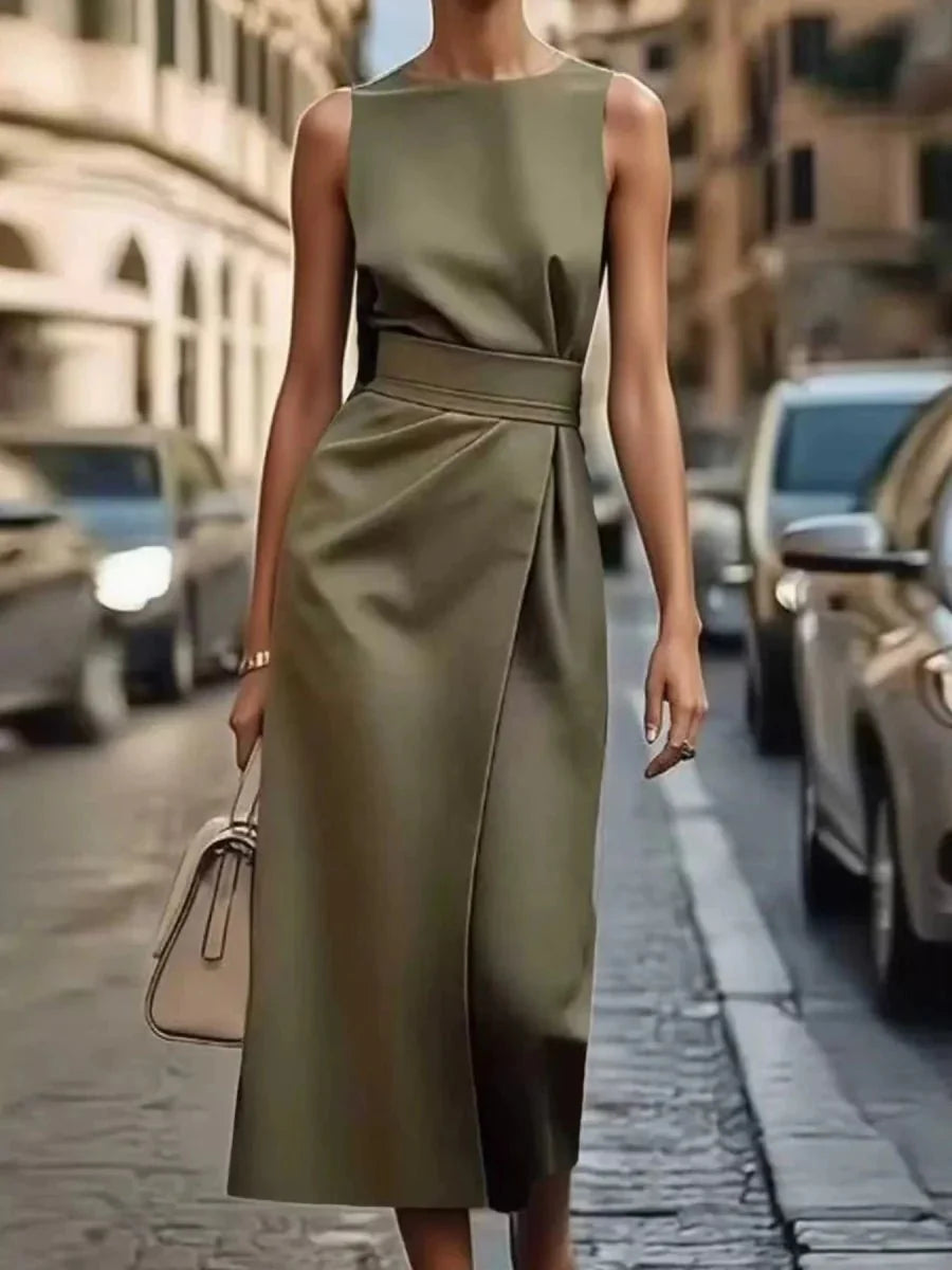 Robe midi femme, sans manches, style polyvalent, confortable et élégant pour le voyage.