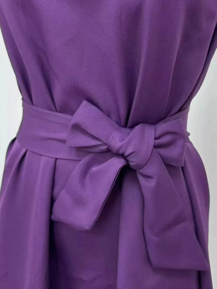 Robe midi polyvalente femme, sans manches, élégante et fluide, pour un confort optimal tout au long de la journée.