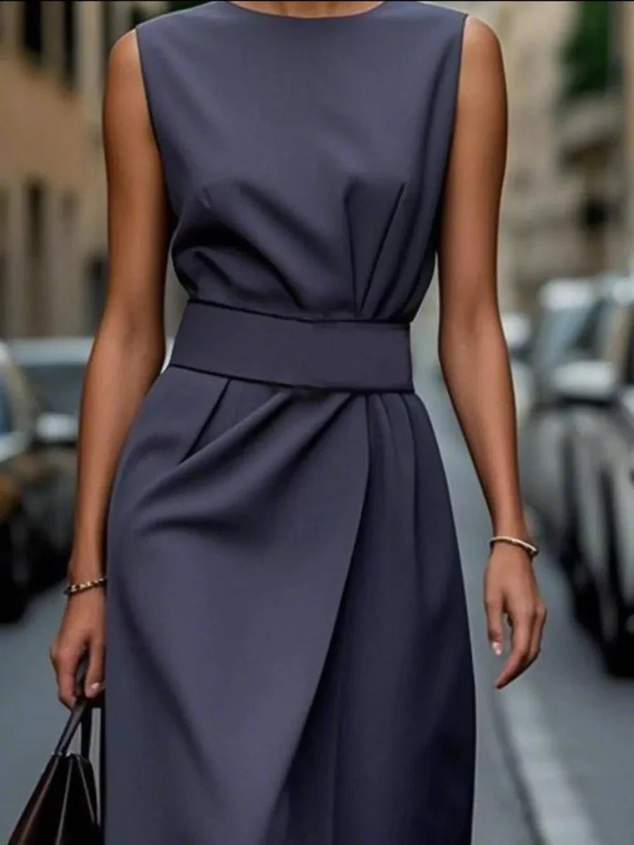 Robe midi femme, sans manches, style polyvalent et élégant, parfaite pour le confort et le style.