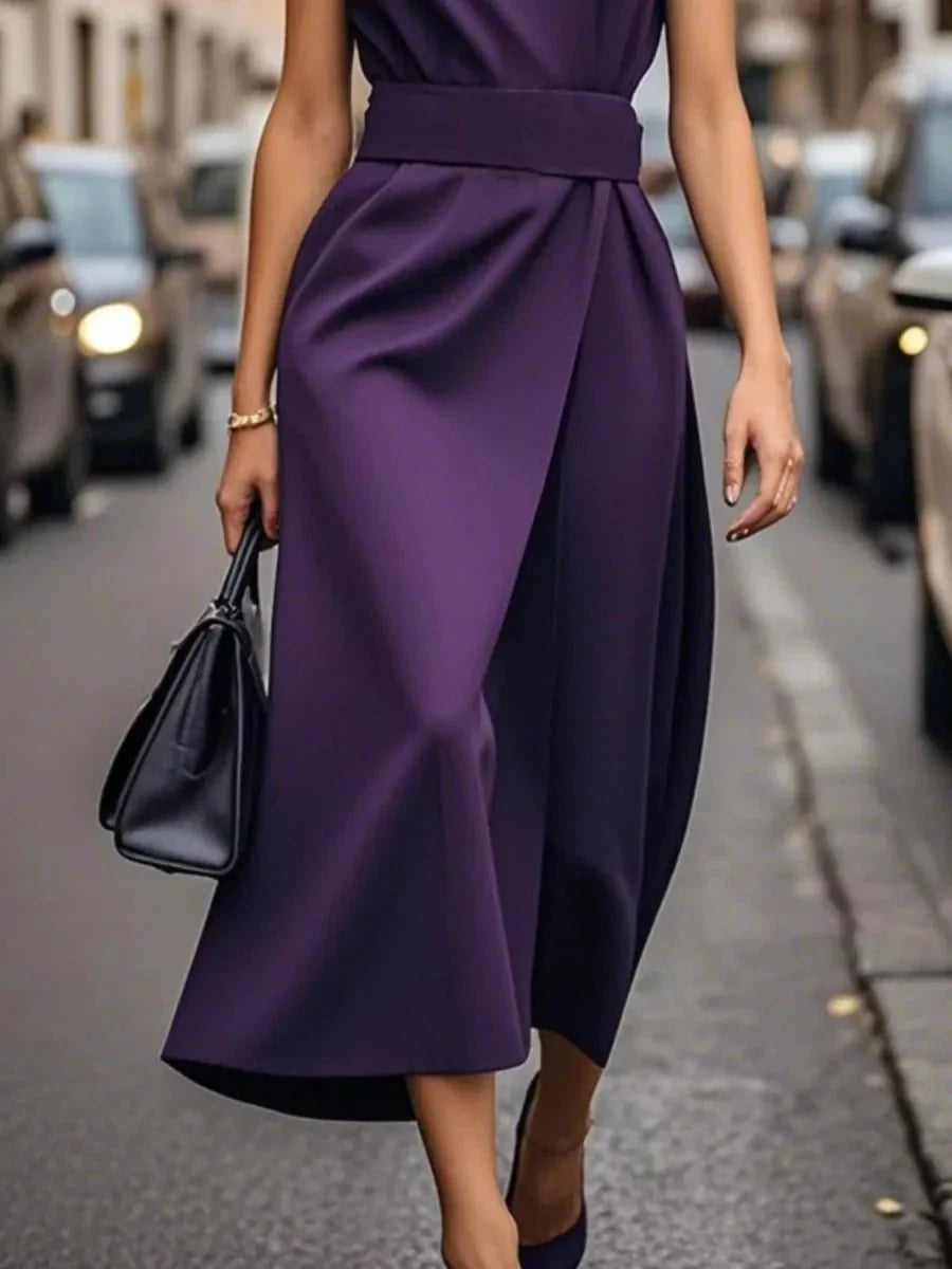 Élégante robe midi sans manches pour femme, confortable, style moderne, pour un look polyvalent.