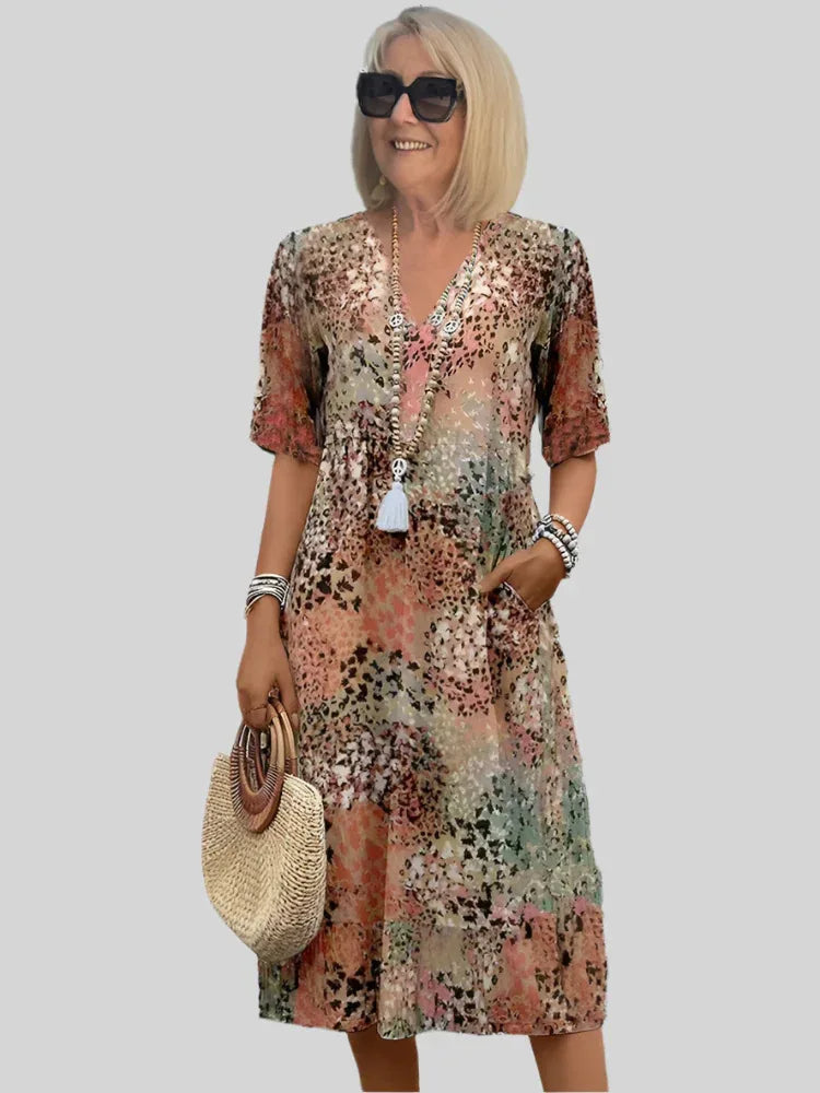 Robe de printemps-été femme, coupe midi évasée, col V flatteur, style féminin et très confortable.