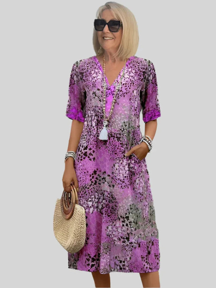 Robe femme midi évasée avec col V, un essentiel polyvalent pour un style élégant et décontracté au quotidien.
