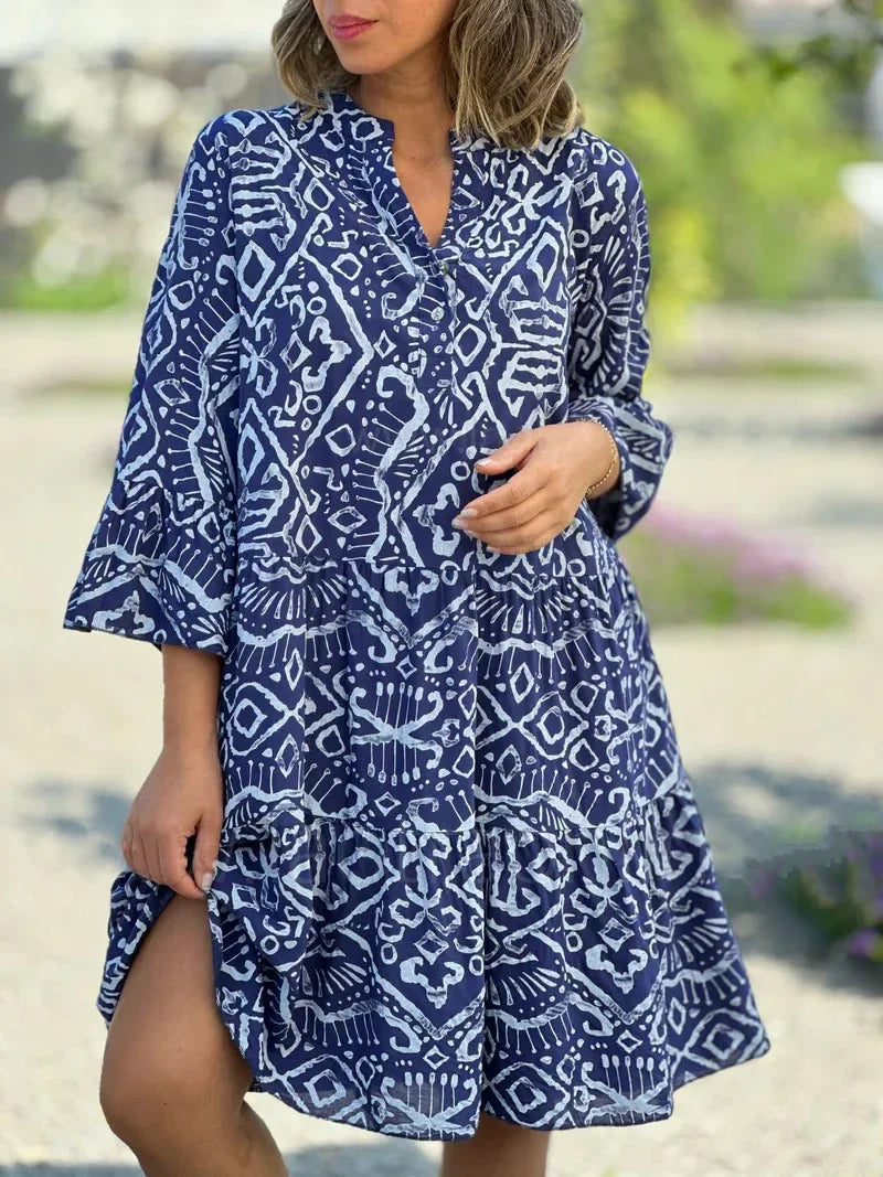 Tenue décontractée élégante: robe midi imprimée à volants, style bohème pour femme.