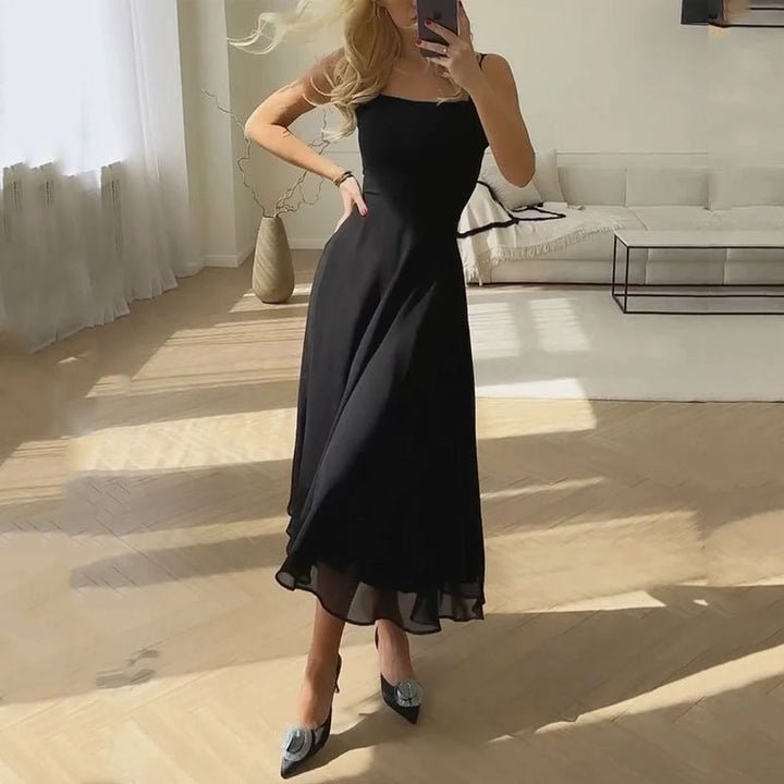 Robe midi femme chic avec encolure carrée. Idéale pour cérémonie, événement spécial ou tenue de soirée élégante.