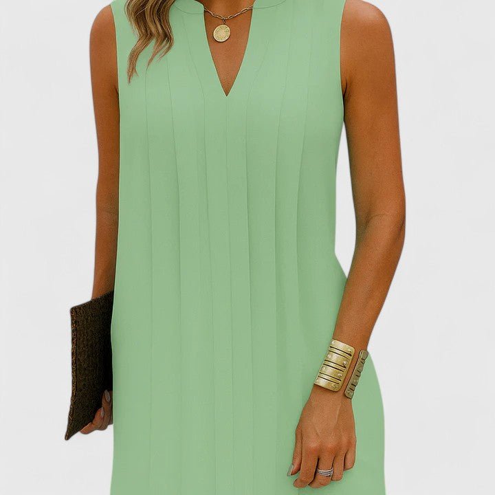 Robe midi femme simple et chic, col V, sans manches. Confort et élégance pour un look moderne.