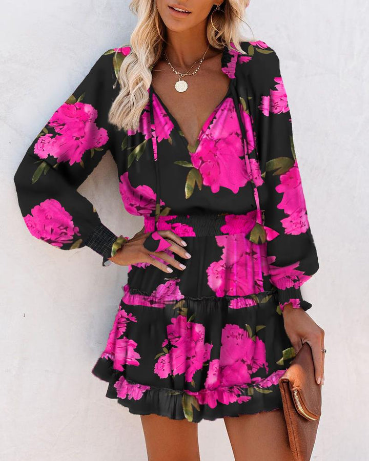 Robe mini fleurie femme à manches longues, chic et polyvalente, pour printemps et été.
