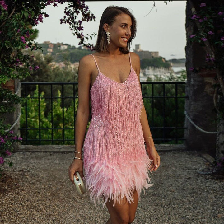 Robe de soirée courte à franges, style chic et festive, parfaite pour danser toute la nuit.