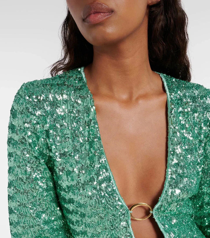 Tendance: robe mini à paillettes, décolleté audacieux et manches évasées, parfaite pour la saison des fêtes.
